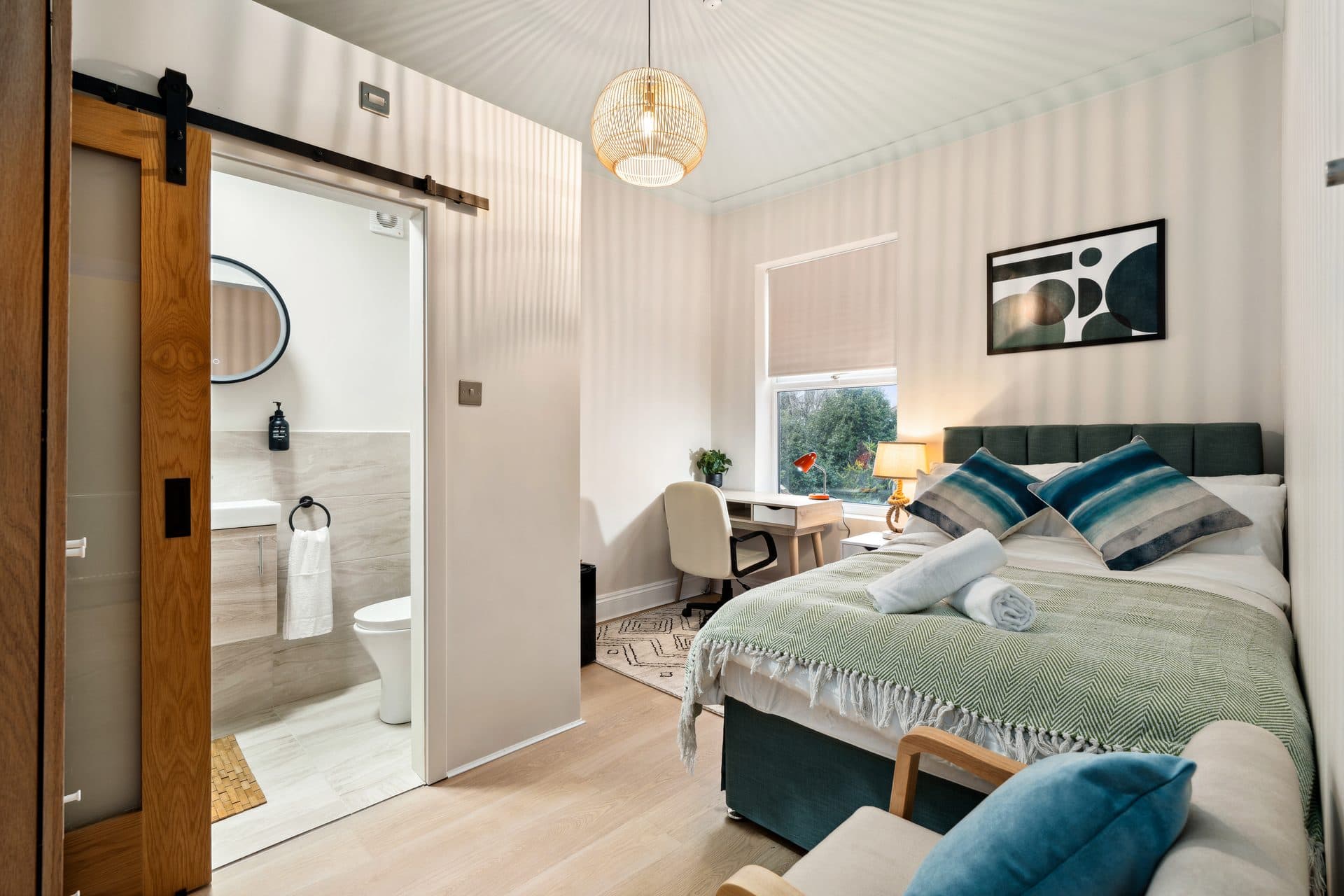 Stylish en-suite bedroom with workspace at a Horizen Haven property