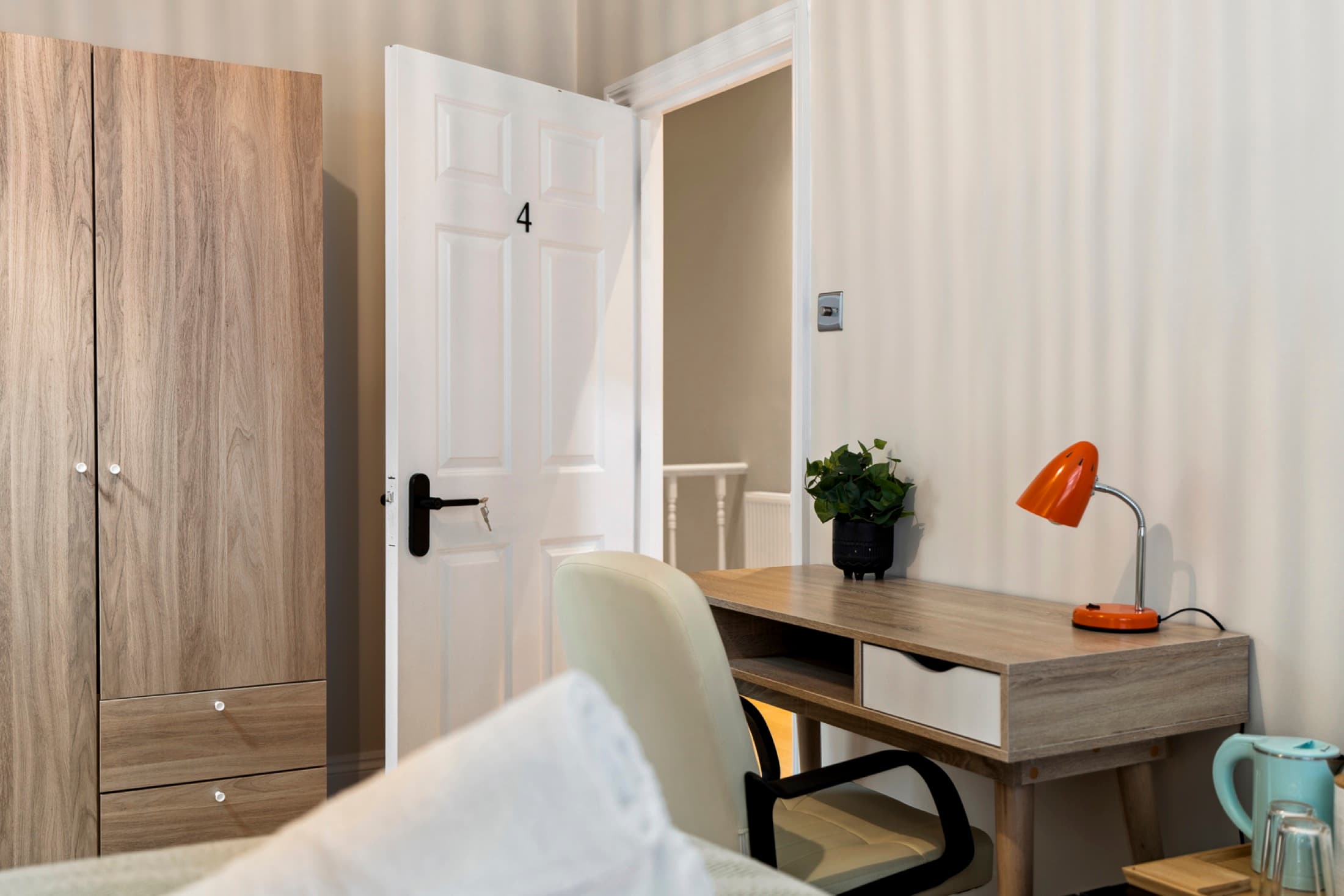 Fully equipped shared kitchen in serviced accommodation in Southampton