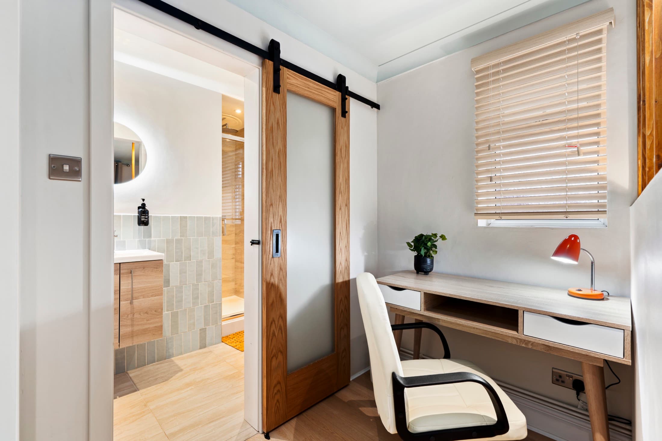 Large communal kitchen with dining area for professionals