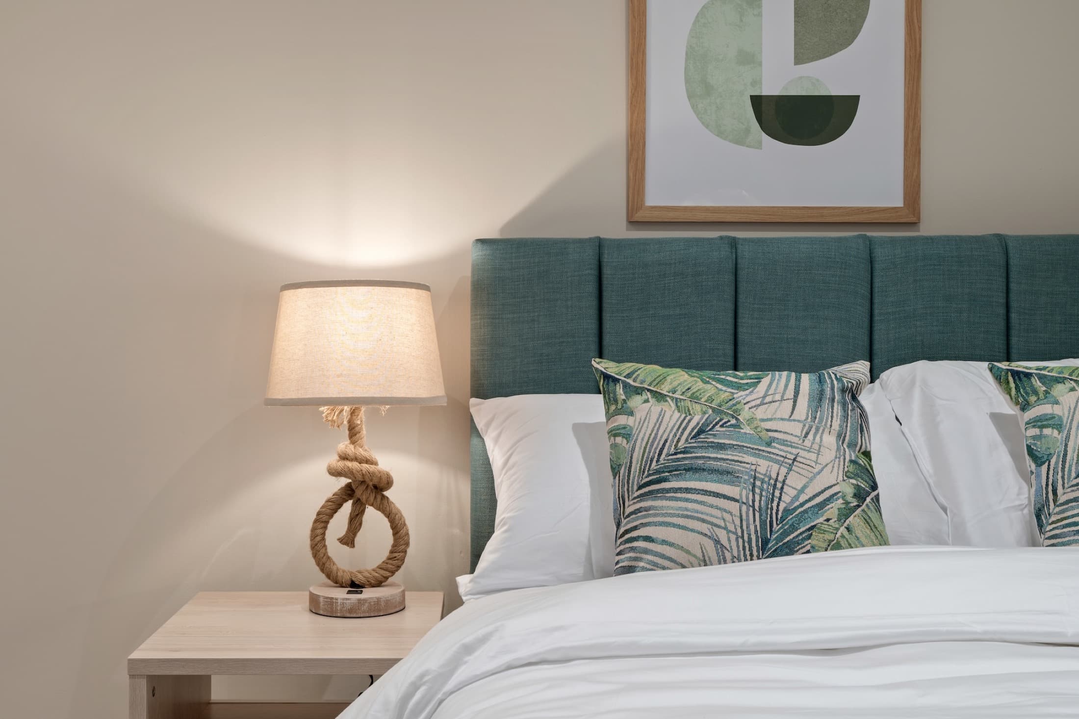 Modern en-suite style bathroom with clean fittings